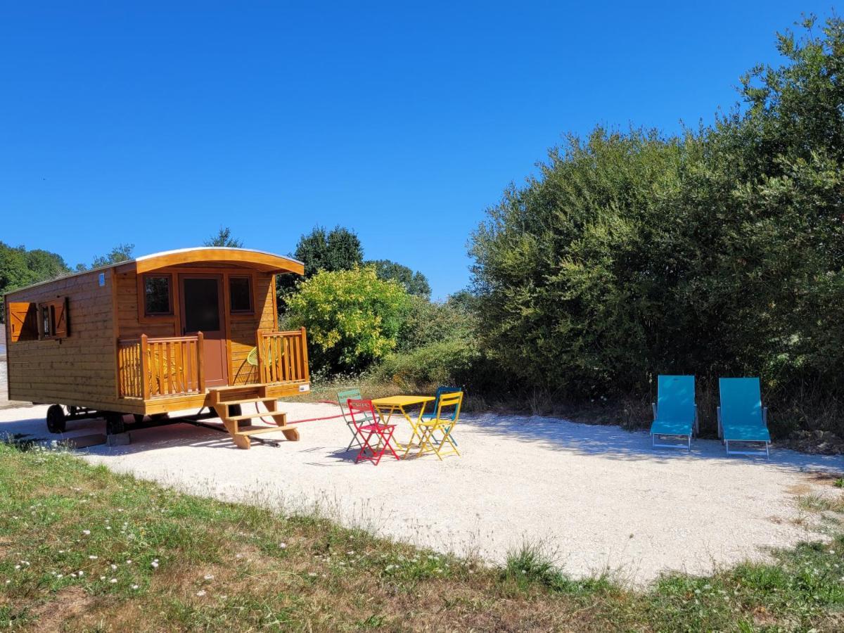 Roulotte A Sapharey Hotel Sarrazac  Bagian luar foto